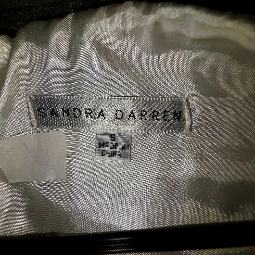 Sandra Darren White Sleeveless Dress Bamboo Gold Vertical Chain At Waist Size 6 - Picture 7 of 10